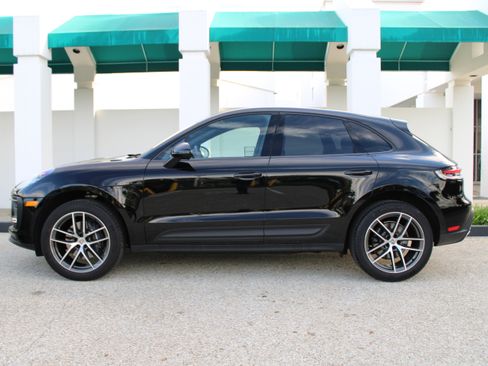 Certified 2025 Porsche Macan image 2