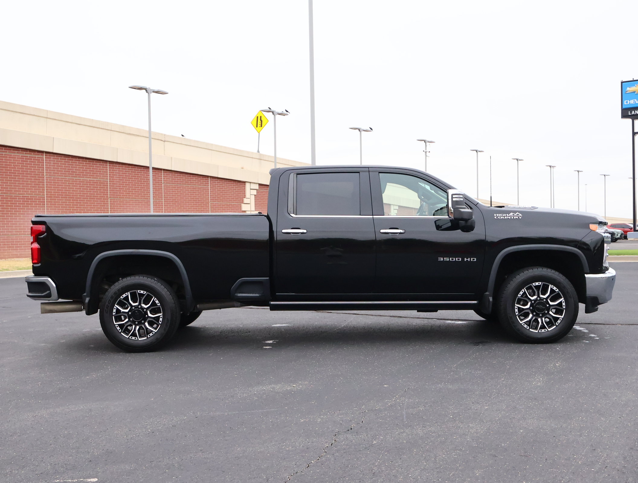 Used 2022 Chevrolet Silverado 3500 High Country AWD/4WD image 39