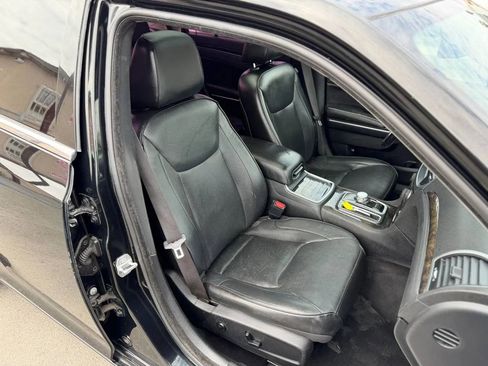 Used 2018 Chrysler 300 Limited RWD image 36