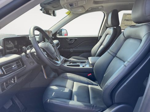 New 2026 Lincoln Aviator AWD image 12