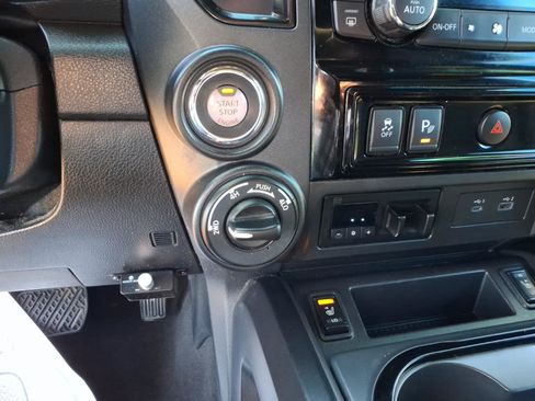 Used 2021 Nissan Titan PRO-4X w/ Pro-4x Convenience Package image 15