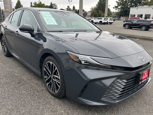 Certified 2025 Toyota Camry XLE FWD image 3