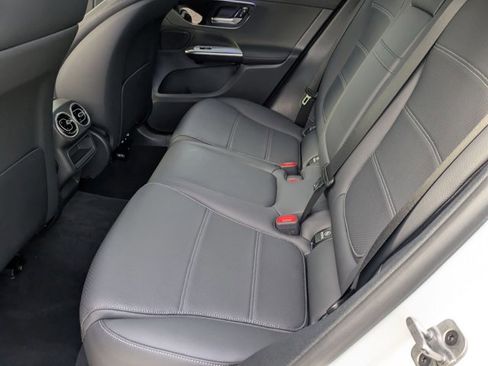 Used 2025 Mercedes-Benz GLC 300 4MATIC image 18