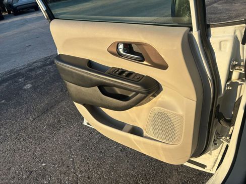 Used 2023 Chrysler Voyager LX image 20