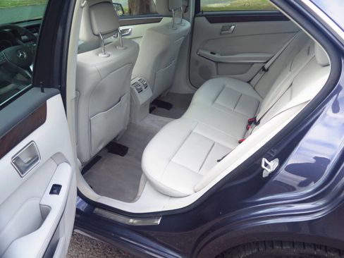 Used 2014 Mercedes-Benz E 350 4MATIC Sedan image 16