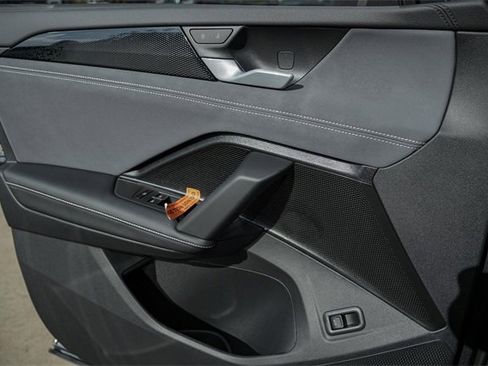 New 2025 Volkswagen Tiguan SE image 15