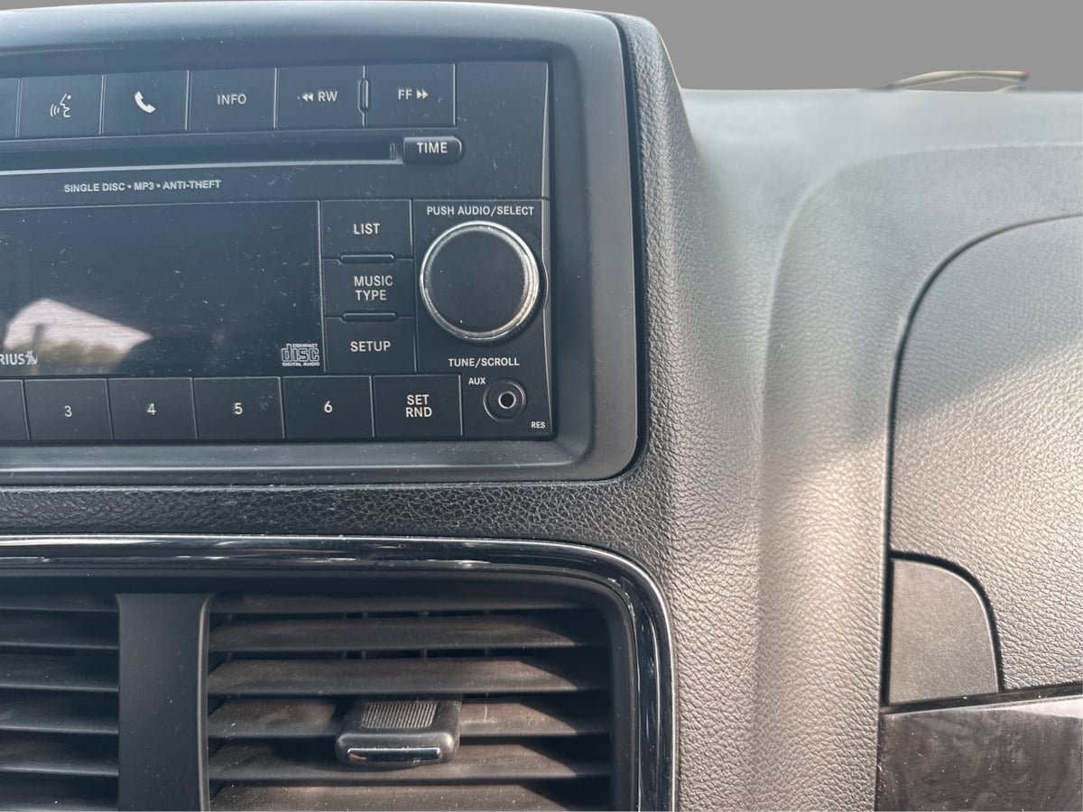 Used 2013 Dodge Grand Caravan SE w/ SE Plus Group FWD image 39