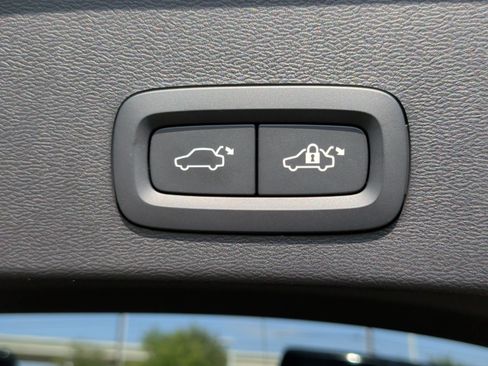 Used 2024 Volvo XC40 Recharge Ultimate w/ Protection Package Premier image 38