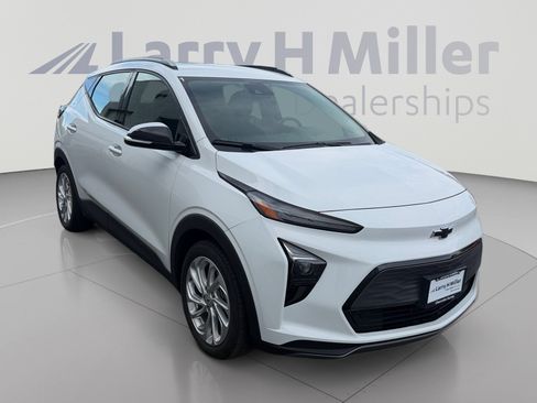 Used 2022 Chevrolet Bolt EUV LT w/ Comfort Package FWD image 7