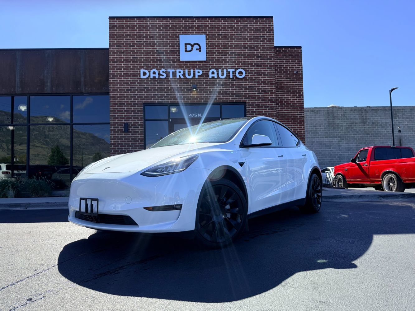Used 2022 Tesla Model Y Long Range AWD/4WD image 1