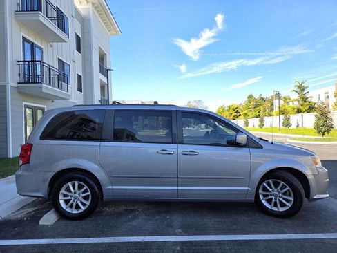 Used 2014 Dodge Grand Caravan SXT image 5