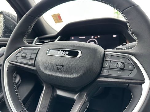 New 2025 Jeep Grand Cherokee Limited w/ Luxury Tech Group II image 25