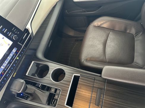 Used 2023 Toyota Sienna Platinum image 25