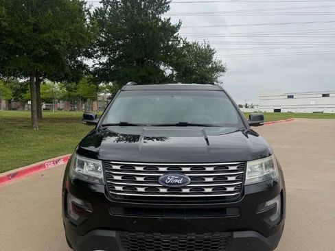 Used 2016 Ford Explorer XLT w/ Equipment Group 202A FWD image 3