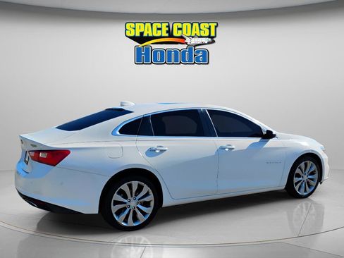 Used 2018 Chevrolet Malibu Premier w/ Premier Sun and Wheel Package image 10