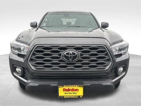 Used 2022 Toyota Tacoma TRD Off-Road w/ Technology Package image 32