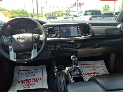 Used 2021 Toyota Tacoma Limited AWD/4WD image 9