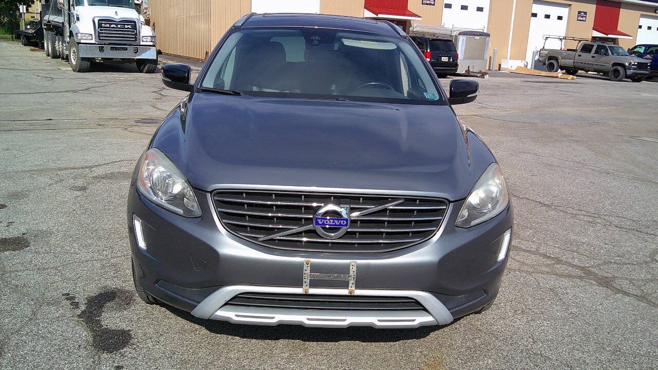 Used 2017 Volvo XC60 T5 Dynamic w/ Protection Package AWD/4WD image 2