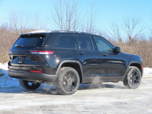 New 2025 Jeep Grand Cherokee Limited w/ Luxury Tech Group II image 3