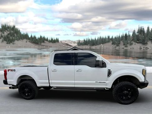 Used 2017 Ford F350 Lariat w/ Lariat Ultimate Package AWD/4WD image 2