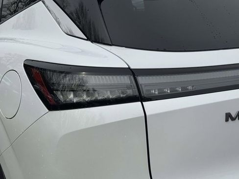 Certified 2025 Nissan Murano SV AWD/4WD image 9
