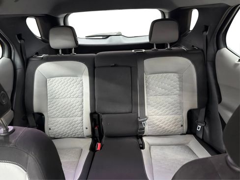 Used 2020 Chevrolet Equinox LS image 32