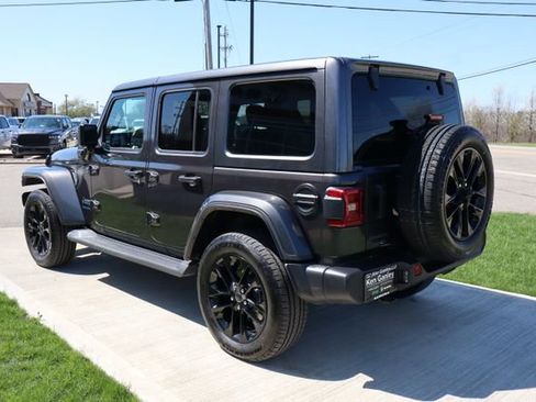 Used 2025 Jeep Wrangler Unlimited Sahara AWD/4WD image 33