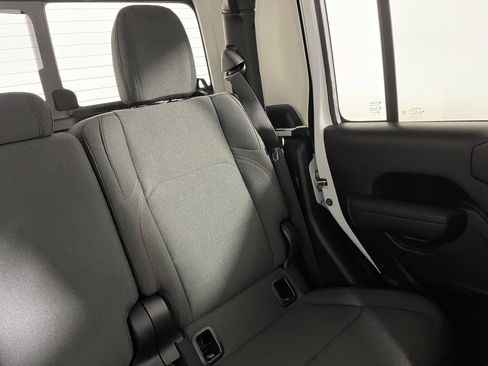 Used 2024 Jeep Gladiator Rubicon w/ Safety Group image 15