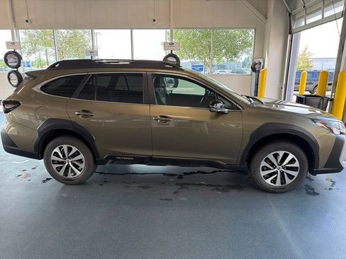 Used 2025 Subaru Outback Premium w/ Popular Package #1A AWD/4WD image 5
