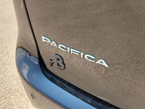 New 2026 Chrysler Pacifica Select image 9