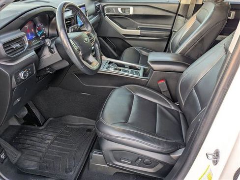 Used 2022 Ford Explorer XLT w/ Equipment Group 202A RWD image 16