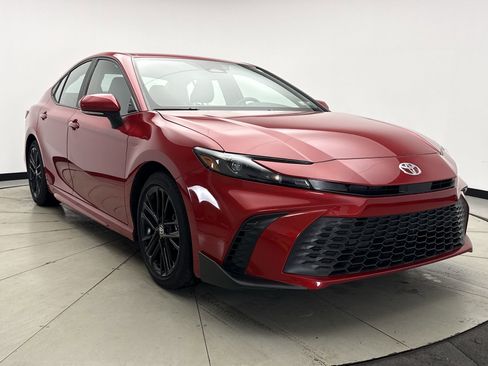 Used 2025 Toyota Camry SE w/ Convenience Package image 7