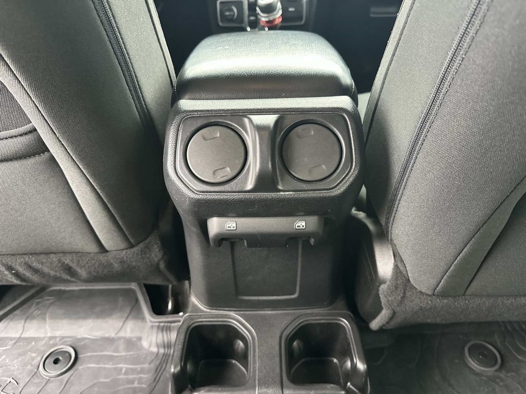 Used 2018 Jeep Wrangler Unlimited Sport S AWD/4WD image 13