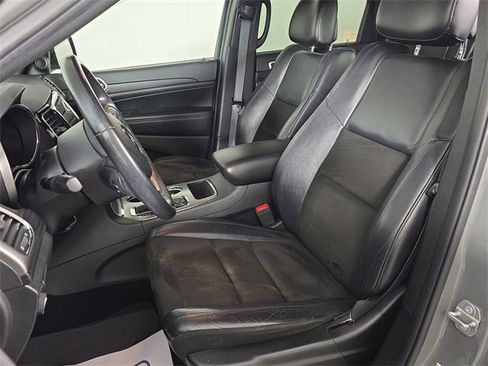 Used 2020 Jeep Grand Cherokee Altitude image 17