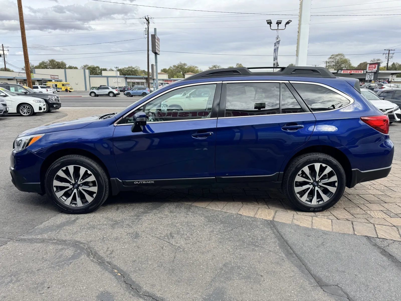 Used 2017 Subaru Outback 2.5i Limited AWD/4WD image 5