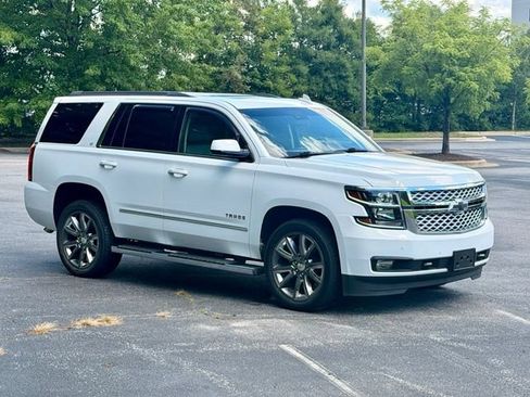 Used 2019 Chevrolet Tahoe LT w/ LT Signature Package RWD image 10