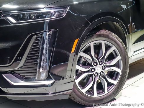 Used 2024 Cadillac XT6 Premium Luxury AWD/4WD image 5