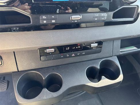 Used 2024 Mercedes-Benz Sprinter 2500 image 22