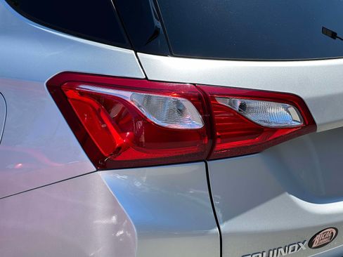Used 2021 Chevrolet Equinox Premier AWD/4WD image 8