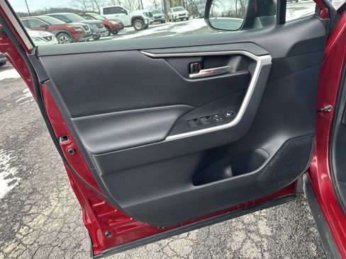 Used 2021 Toyota RAV4 XLE image 15