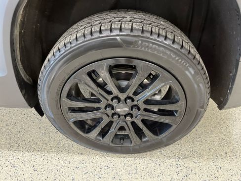 Used 2023 GMC Acadia SLE w/ Driver Convenience Package image 9