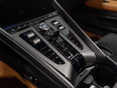 Used 2024 Aston Martin DB12 Convertible image 59