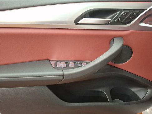 Used 2024 BMW X4 xDrive30i w/ Premium Package image 8