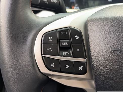 Used 2025 Ford Explorer Active image 23