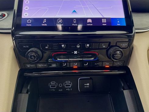Used 2025 Jeep Grand Cherokee Limited w/ Luxury Tech Group II AWD/4WD image 16
