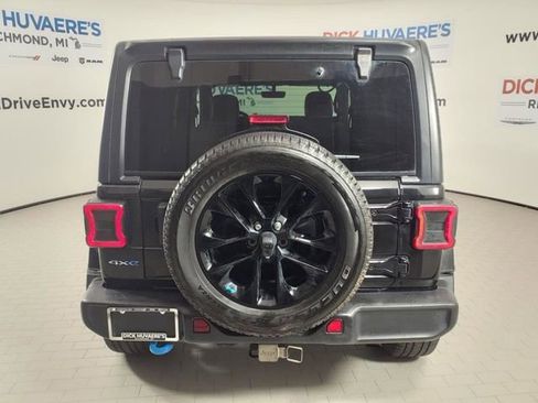 Used 2022 Jeep Wrangler Unlimited Sahara w/ Cold Weather Group image 5