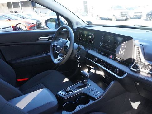 Used 2025 Kia Sportage LX image 24