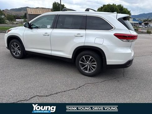 Used 2019 Toyota Highlander XLE AWD/4WD image 4