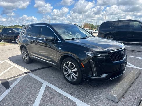 Used 2020 Cadillac XT6 Premium Luxury AWD/4WD image 2