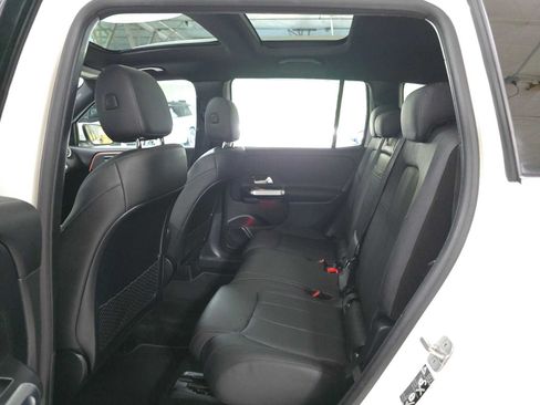 Used 2023 Mercedes-Benz GLB 250 4MATIC image 16